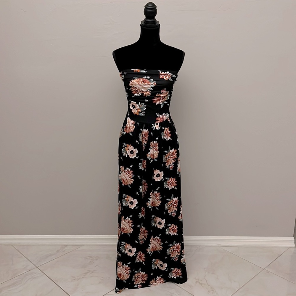 🌟NWOT🌟 Reb & J Strapless maxi floral dress with pockets